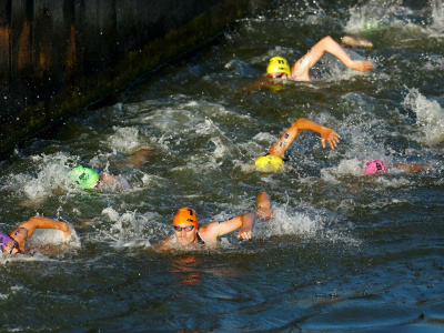 Погибшая в Испании триатлонистка из России в воде подала сигнал о п...